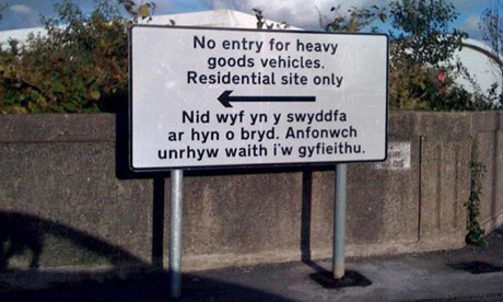 A sign in English and Welsh as described in the story below.